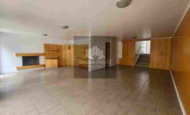 Venta de Casa amplia y luminosa de 4 dormitorios, Sector Quito Tenis, Quito, Ecuador