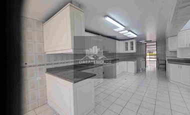 Venta de Casa amplia y luminosa de 4 dormitorios, Sector Quito Tenis, Quito, Ecuador