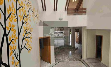 Venta de Casa amplia y luminosa de 4 dormitorios, Sector Quito Tenis, Quito, Ecuador