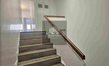 Venta de Casa amplia y luminosa de 4 dormitorios, Sector Quito Tenis, Quito, Ecuador