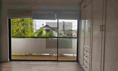 Venta de Casa amplia y luminosa de 4 dormitorios, Sector Quito Tenis, Quito, Ecuador