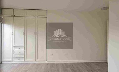 Venta de Casa amplia y luminosa de 4 dormitorios, Sector Quito Tenis, Quito, Ecuador