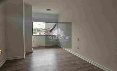 Venta de Casa amplia y luminosa de 4 dormitorios, Sector Quito Tenis, Quito, Ecuador