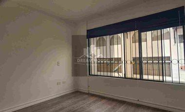 Venta de Casa amplia y luminosa de 4 dormitorios, Sector Quito Tenis, Quito, Ecuador