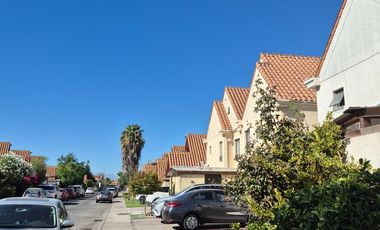 Arriendo maravillosa casa en Sector alto Peñalolén .