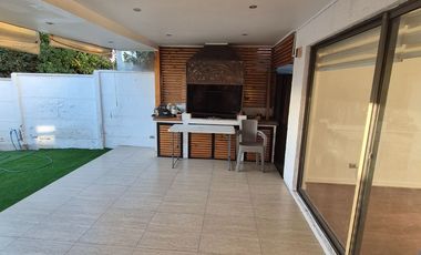 Arriendo maravillosa casa en Sector alto Peñalolén .