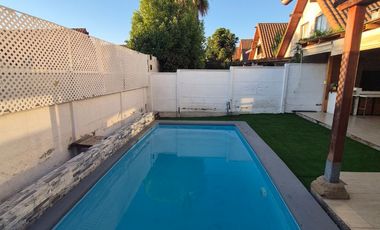 Arriendo maravillosa casa en Sector alto Peñalolén .