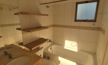 Arriendo maravillosa casa en Sector alto Peñalolén .