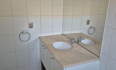 Arriendo maravillosa casa en Sector alto Peñalolén .