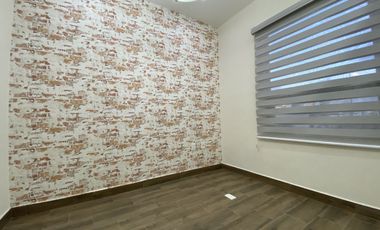 CASA EN RENTA ALTOZANO QUERÉTARO: 3 RECÁMARAS CON BAÑO, ESTUDIO Y PANELES SOLARES.