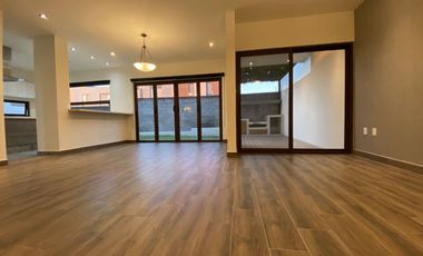 CASA EN RENTA ALTOZANO QUERÉTARO: 3 RECÁMARAS CON BAÑO, ESTUDIO Y PANELES SOLARES.