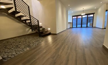 CASA EN RENTA ALTOZANO QUERÉTARO: 3 RECÁMARAS CON BAÑO, ESTUDIO Y PANELES SOLARES.