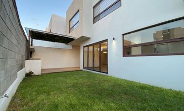 CASA EN RENTA ALTOZANO QUERÉTARO: 3 RECÁMARAS CON BAÑO, ESTUDIO Y PANELES SOLARES.