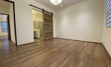 CASA EN RENTA ALTOZANO QUERÉTARO: 3 RECÁMARAS CON BAÑO, ESTUDIO Y PANELES SOLARES.