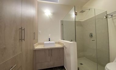 CASA EN RENTA ALTOZANO QUERÉTARO: 3 RECÁMARAS CON BAÑO, ESTUDIO Y PANELES SOLARES.