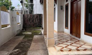 Disewakan rumah 2 lantai di area Duren Sawit, Jakarta Timur