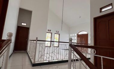 Disewakan rumah 2 lantai di area Duren Sawit, Jakarta Timur