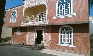 Hermosa casa en renta en la Col. Jardines de Santa María		$22,000