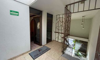 se renta oficina completamente amueblada de 60 m² en la esquina, planta alta colonia Félix Ireta