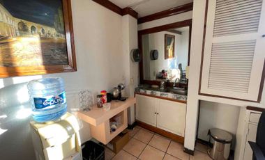 se renta oficina completamente amueblada de 60 m² en la esquina, planta alta colonia Félix Ireta