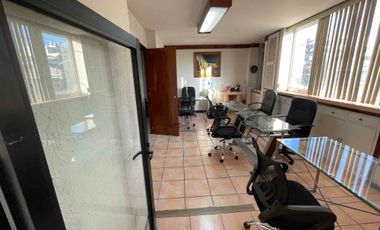 se renta oficina completamente amueblada de 60 m² en la esquina, planta alta colonia Félix Ireta