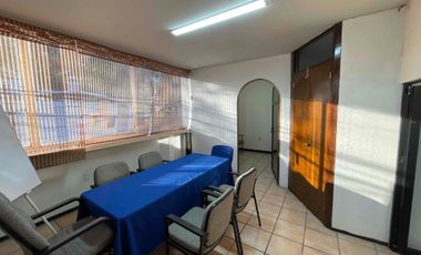 se renta oficina completamente amueblada de 60 m² en la esquina, planta alta colonia Félix Ireta