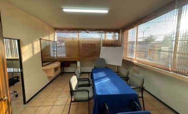 se renta oficina completamente amueblada de 60 m² en la esquina, planta alta colonia Félix Ireta