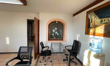 se renta oficina completamente amueblada de 60 m² en la esquina, planta alta colonia Félix Ireta