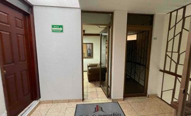 se renta oficina completamente amueblada de 60 m² en la esquina, planta alta colonia Félix Ireta