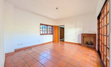 VENTA - Casa de 4 dormitorios, cochera, terraza y patio con pileta - Barrio Belgrano