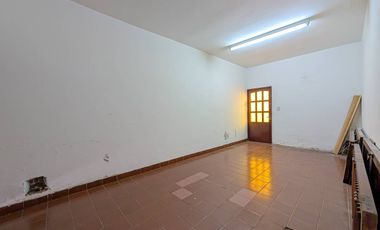 VENTA - Casa de 4 dormitorios, cochera, terraza y patio con pileta - Barrio Belgrano