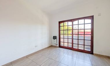 VENTA - Casa de 4 dormitorios, cochera, terraza y patio con pileta - Barrio Belgrano