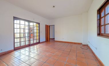 VENTA - Casa de 4 dormitorios, cochera, terraza y patio con pileta - Barrio Belgrano