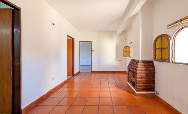 VENTA - Casa de 4 dormitorios, cochera, terraza y patio con pileta - Barrio Belgrano