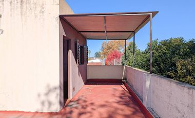 VENTA - Casa de 4 dormitorios, cochera, terraza y patio con pileta - Barrio Belgrano