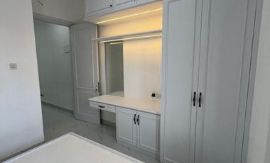 Dijual Rumah 2 Lantai Gaya American classic di Cengkareng