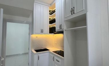 Dijual Rumah 2 Lantai Gaya American classic di Cengkareng