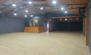 Arriendo local comercial amplio de 2 pisos