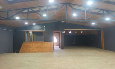 Arriendo local comercial amplio de 2 pisos