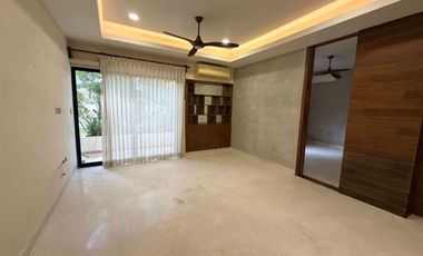 Departamento en PLANTA BAJA, de 3 recámaras, cuarto de servicio, en OMH.