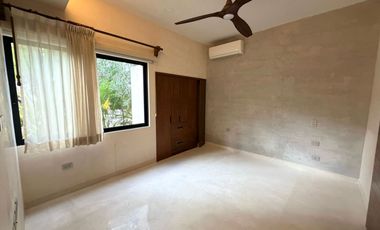 Departamento en PLANTA BAJA, de 3 recámaras, cuarto de servicio, en OMH.