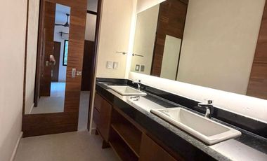 Departamento en PLANTA BAJA, de 3 recámaras, cuarto de servicio, en OMH.