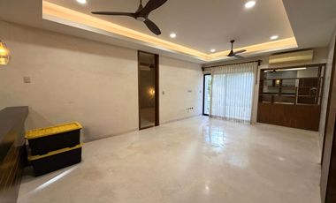 Departamento en PLANTA BAJA, de 3 recámaras, cuarto de servicio, en OMH.