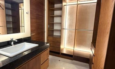 Departamento en PLANTA BAJA, de 3 recámaras, cuarto de servicio, en OMH.