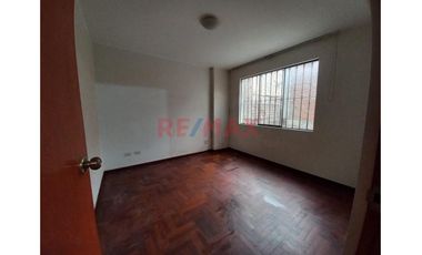 Vendo Casa De 2 Pisos En Villa Solidaridad - Sjm