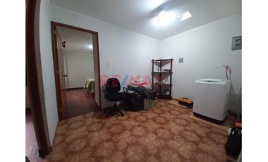 Vendo Casa De 2 Pisos En Villa Solidaridad - Sjm