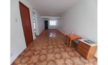 Vendo Casa De 2 Pisos En Villa Solidaridad - Sjm