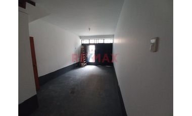 Vendo Casa De 2 Pisos En Villa Solidaridad - Sjm