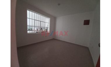 Vendo Casa De 2 Pisos En Villa Solidaridad - Sjm