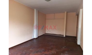 Vendo Casa De 2 Pisos En Villa Solidaridad - Sjm